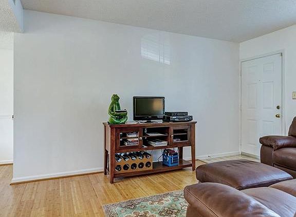 5th image of 1614 Oriole Ln