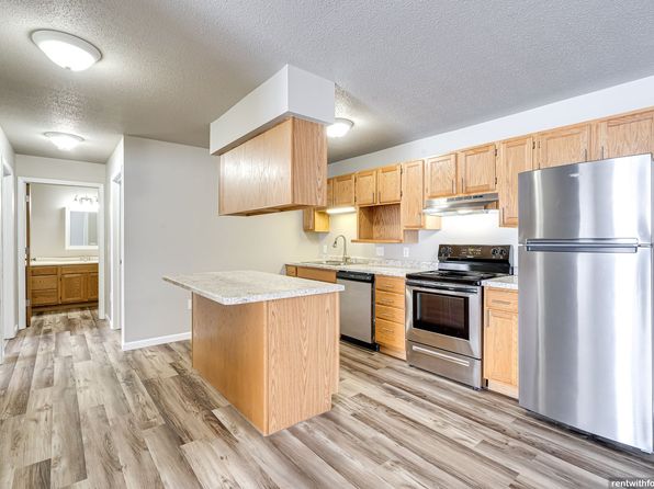 1670 Huckleberry Ave #201