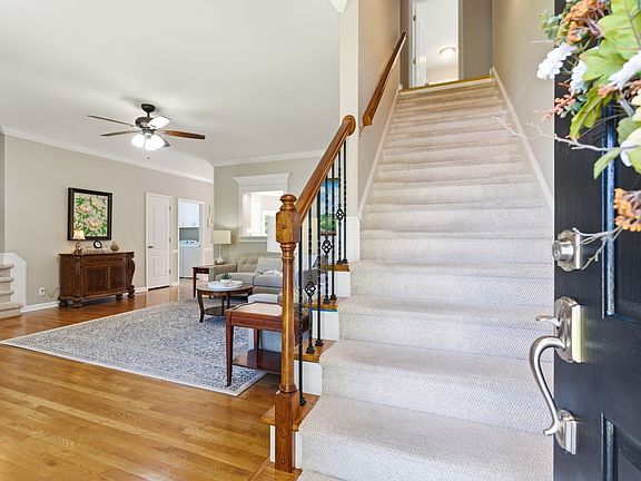 4th image of 808 Peconic Pl