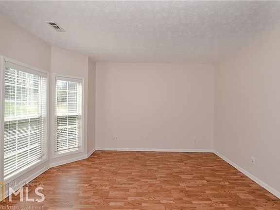 5th image of 321 Horsehill St