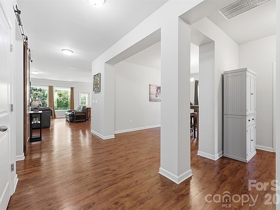 4th image of 446 Dudley Dr