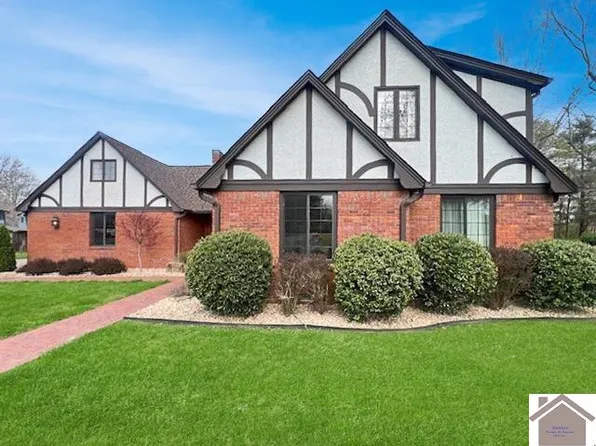 2022 Gatesborough Cir, Murray, KY 42071