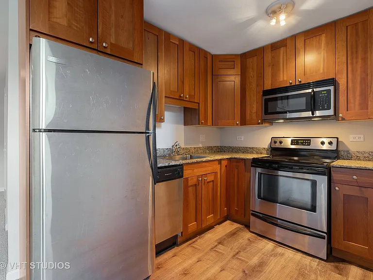 3033 N Sheridan Rd #408 — Photo 13