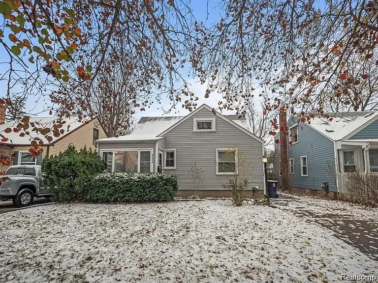 3350 Prairie Ave — Photo 1