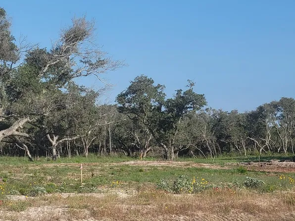 1208 S Terry St, Rockport, TX 78382