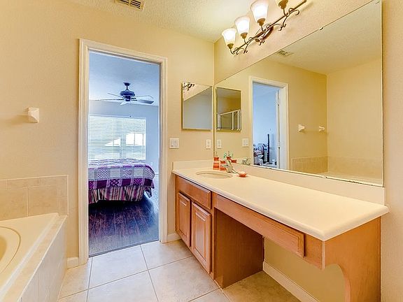 5th image of 831 Pine Pointe Ln