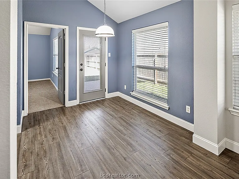 916 Crested Point Dr — Photo 7