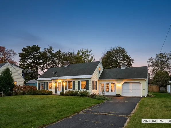 10 Tulip Ln, Greenfield, MA 01301