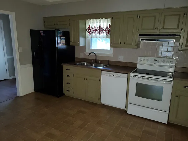 1929 E Mohawk Cir — Photo 4