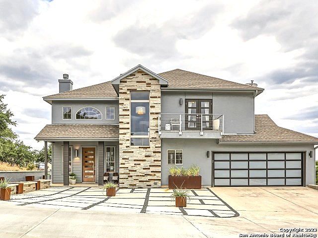 1st image of 428 Oak Shores Dr.
