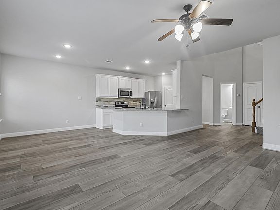 5th image of 708 Amber Dr