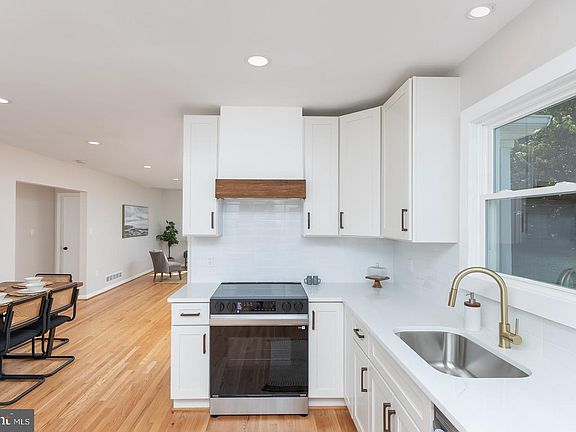 3rd image of 4516 E Joppa Rd