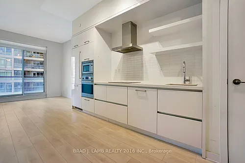 2221 Yonge St #605 Photo 1
