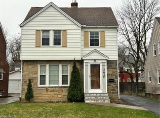 3630 Grosvenor Rd, Cleveland Heights, OH 44118