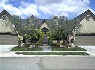 293 W Everglade Ave, Clovis, CA