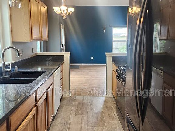 5th image of 1028 E 8th Ave