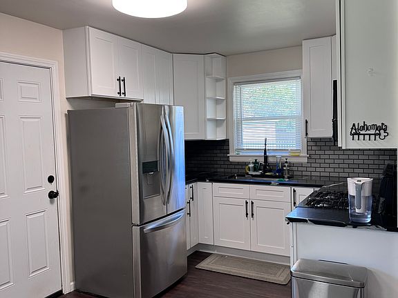 5th image of 729 Goodwin Dr