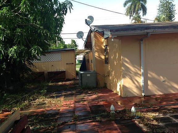 4th image of 2500 Acapulco Dr