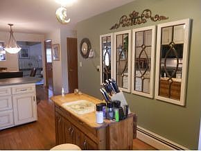 3rd image of 8 Tinkham Ln