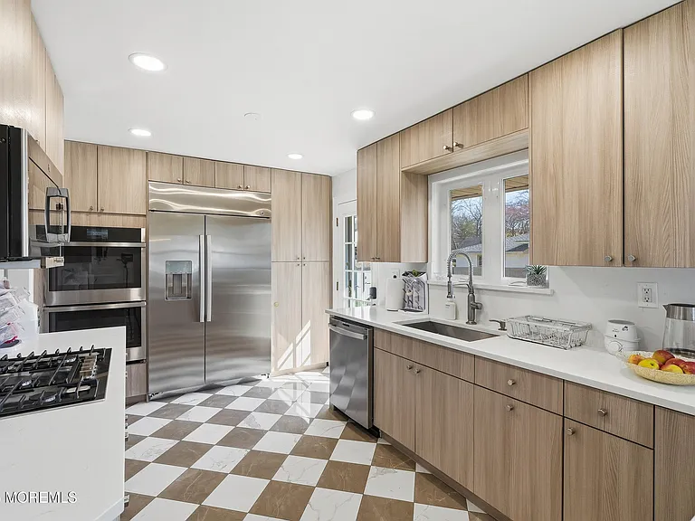 227 Chatham Ave — Photo 16