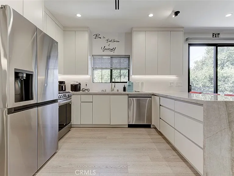 2743 N Keystone St — Photo 22