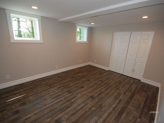 5th image of 4984 Alton St