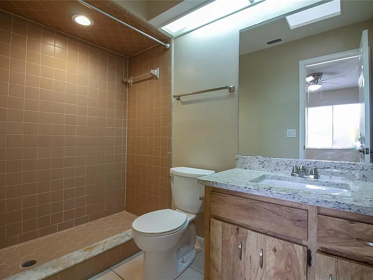 1545 King Ave — Photo 12