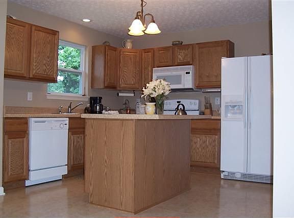 2nd image of 2245 Dietz Ln