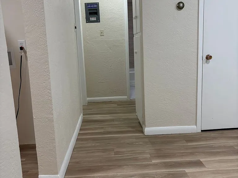 quiet triplex Near UNM's medical/law campus — Photo 20