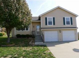 13765 Green Meadow Ct, Platte City, MO 64079