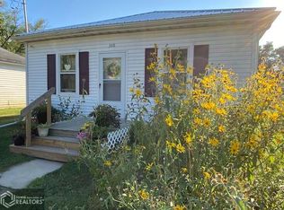 308 S 3rd St, Farmington, IA 52626