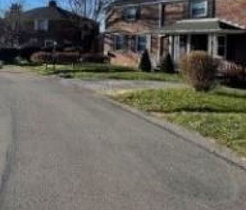 Exterior Neighborhood (street photo)