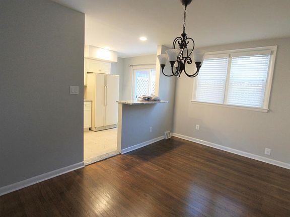 4th image of 151 E Hartwell Ln