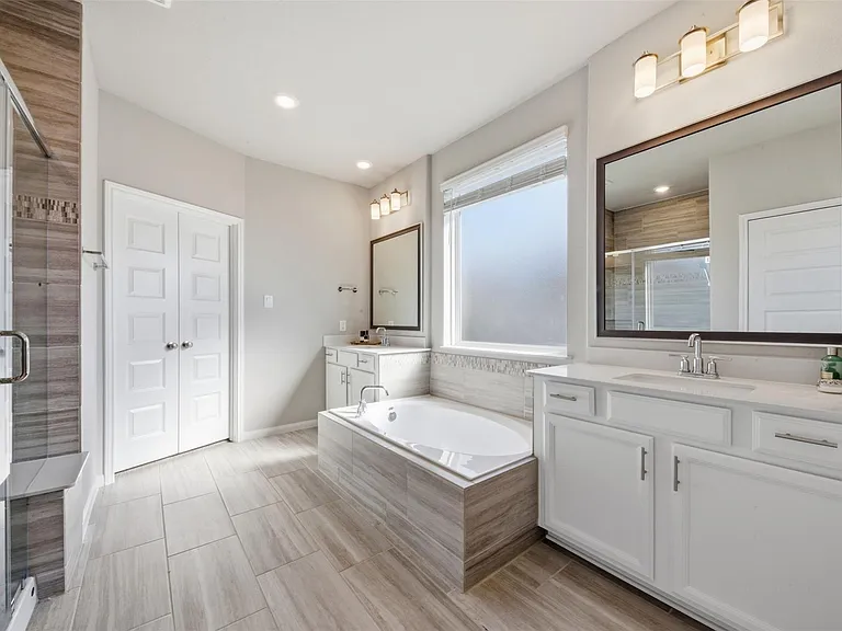2406 Driftwood Trl — Photo 22
