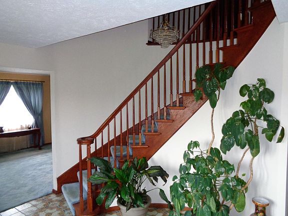 5th image of 3884 Cambridge Dr