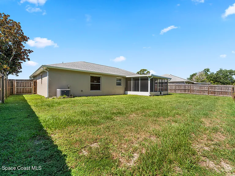 1324 Mandys Ct — Photo 20
