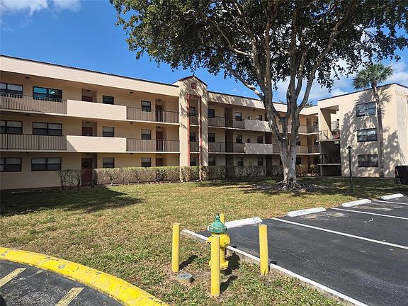 2nd image of 3252 Foxcroft Rd #113