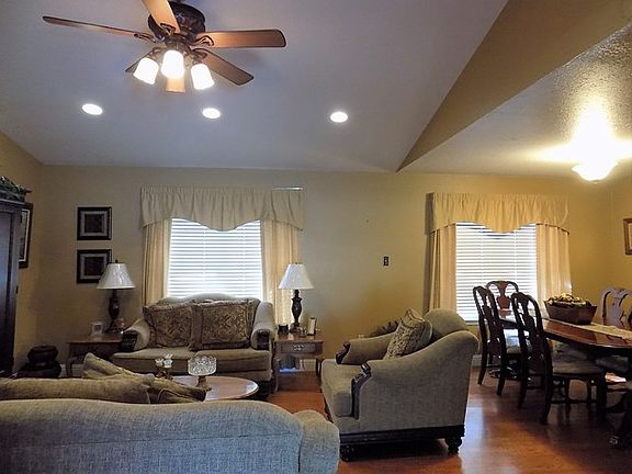 4th image of 866 Buena Vista Dr
