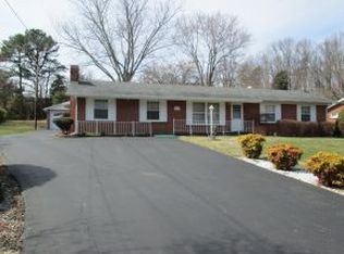 2330 W Brook Ln, Johnson City, TN 37601