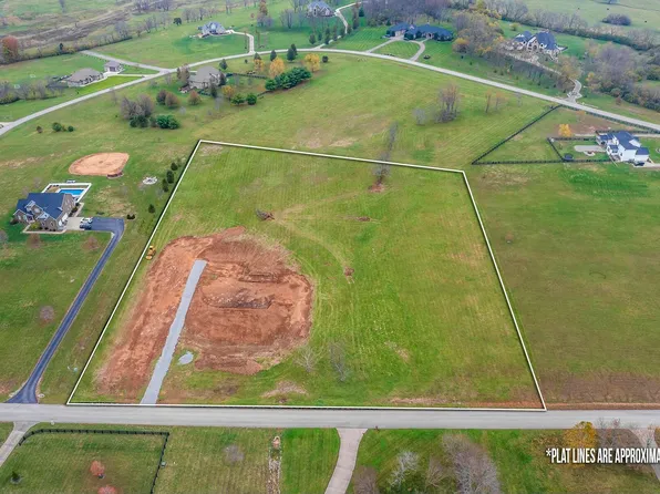 311 Cave Run Cir, Versailles, KY 40383