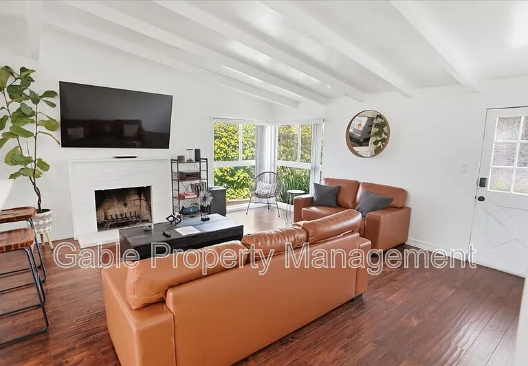 27453 Santa Clarita Rd — Photo 2