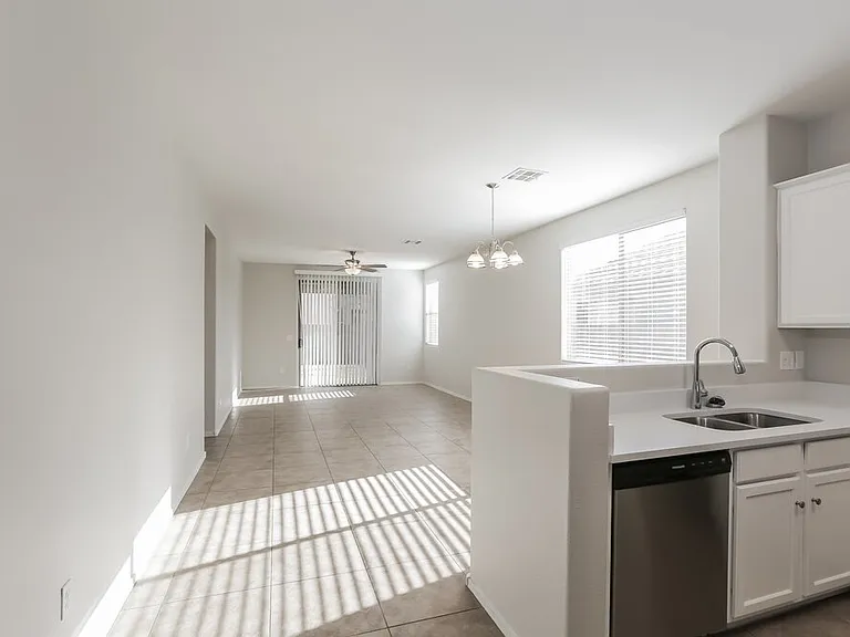 2202 W Gold Dust Ave — Photo 7
