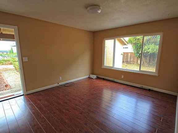 2nd image of 1526 Stone Creek Dr
