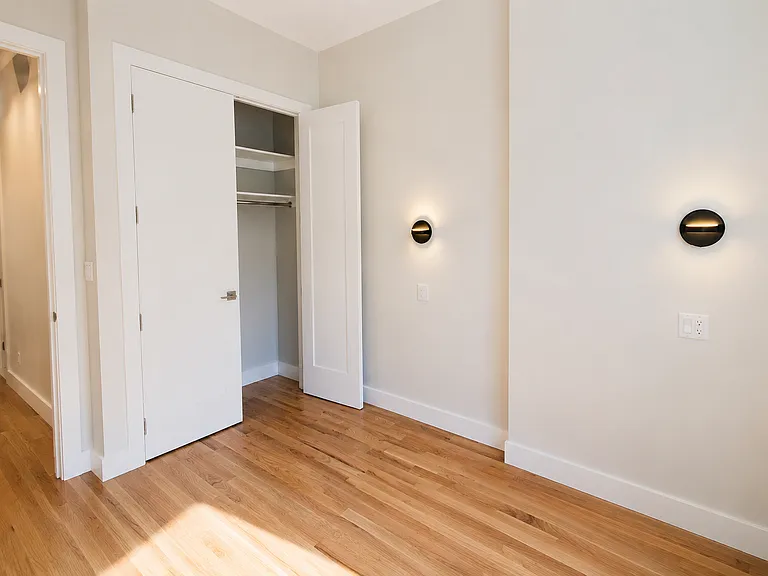 12 Spencer Ct #1R — Photo 5