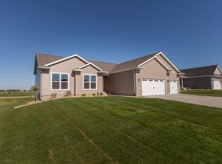 1524 Rocky Ridge Rd, Cedar Falls, IA 50613