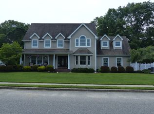 10 Jay Ln, Holbrook, NY