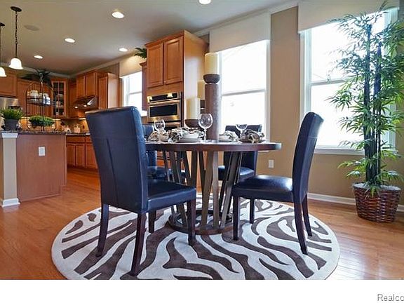 5th image of 9568 Pine Valley Dr