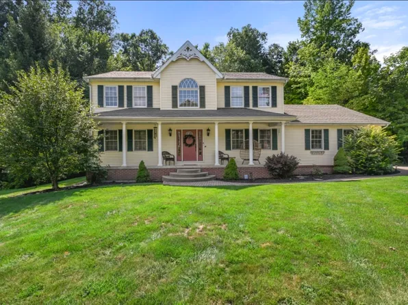 25 Valley Ct, Batesville, IN 47006
