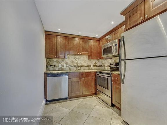 5th image of 1031 Ellesmere B #1031