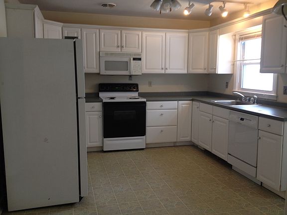 4th image of 1307 Belmont Ave